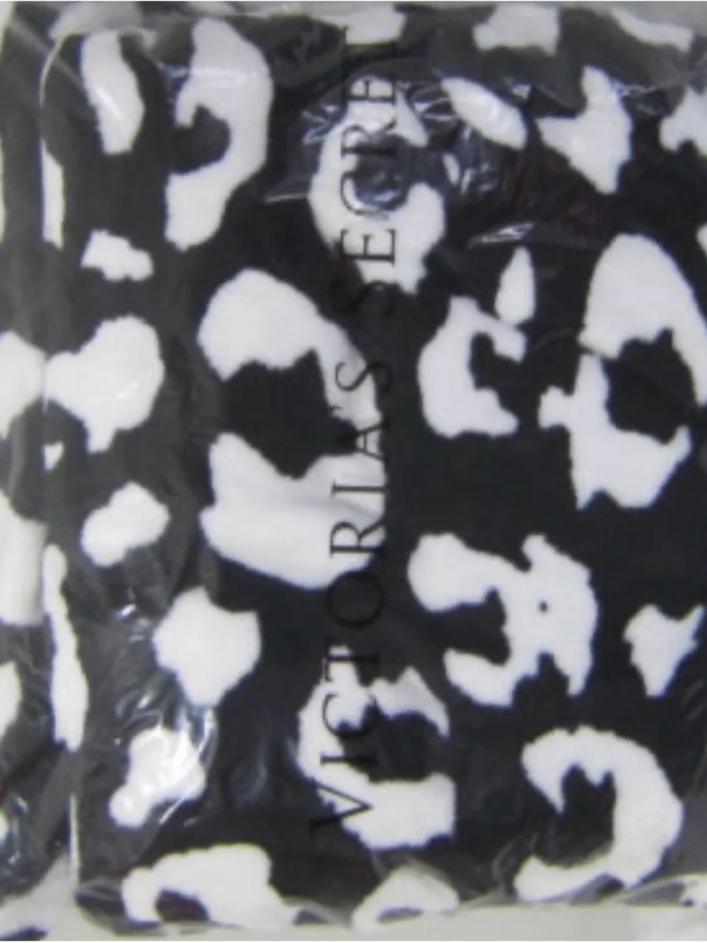 ISO VS PINK SNOW LEOPARD STADIUM BLANKET - Black & White